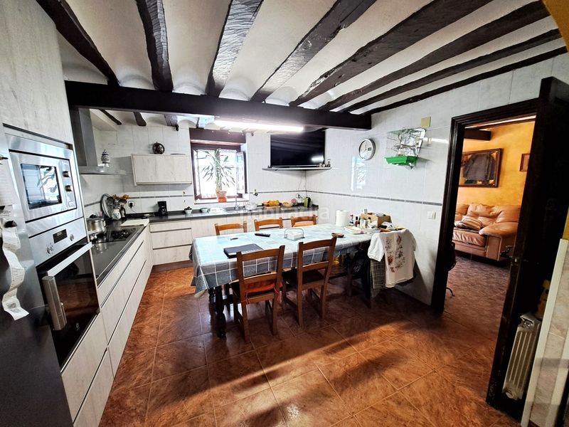 Foto c9eb5ea2-c9c9-44d9-9a28-6d96660e76a5. Casa aparellada amb xemeneia calefacció aparcament a Baños de Rioja