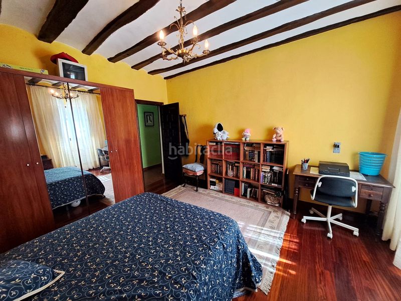 Foto d0d7806d-5a77-4e64-b05e-22a1bc09f6ec. Casa aparellada amb xemeneia calefacció aparcament a Baños de Rioja