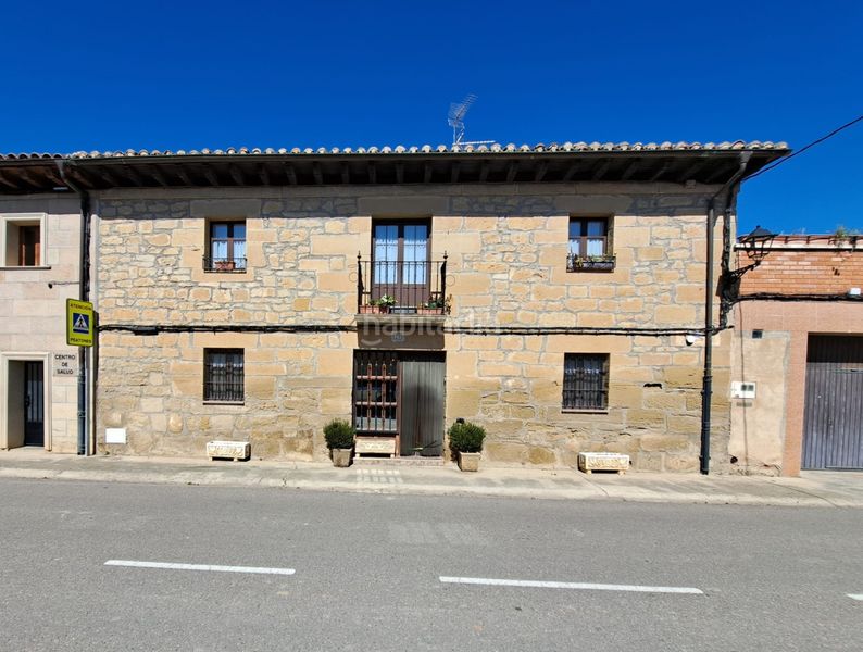 Foto e84edb1a-0d4c-4cc9-a678-9ca5d725b44a. Casa aparellada amb xemeneia calefacció aparcament a Baños de Rioja