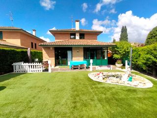 Chalet  Calle oriente. Oportunidad. ollauri. precioso chalet individual con piscina pri