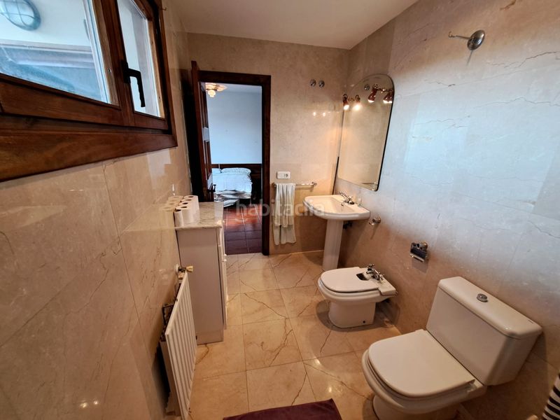 Foto 14631d36-b172-4803-b357-6482e84aeee0. Casa aparellada amb calefacció aparcament a Labastida