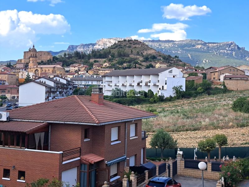 Foto 73e6aabf-f2d5-446c-a19e-347a85396eb6. Casa aparellada amb calefacció aparcament a Labastida