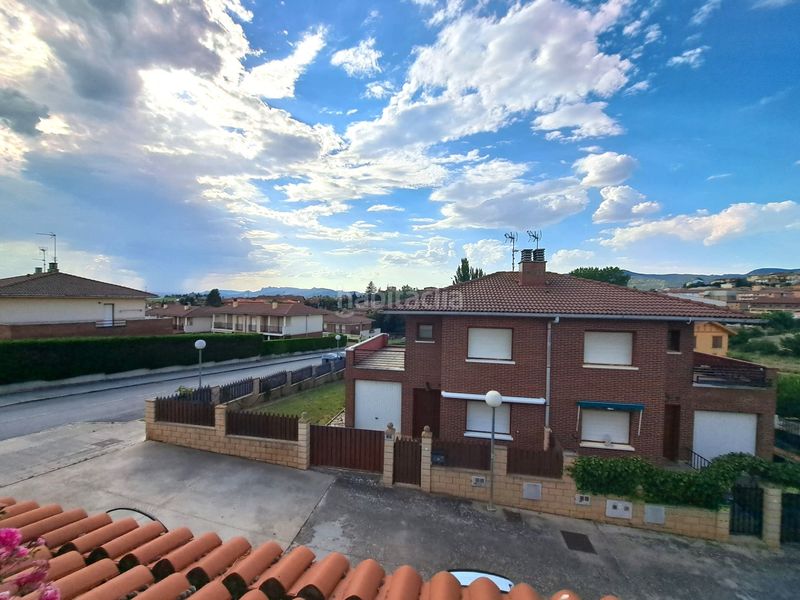 Foto 9cfe64b1-9d8b-420f-9d9b-3ff7b5786fae. Casa aparellada amb calefacció aparcament a Labastida