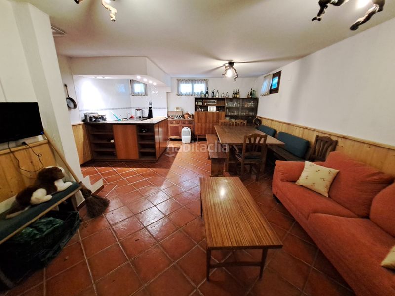 Foto a8e612fd-506a-4280-82ac-44593ab60e43. Casa aparellada amb calefacció aparcament a Labastida