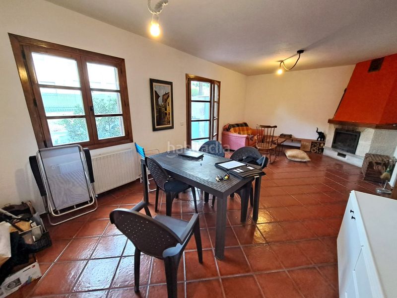 Foto ef0015b8-2af4-4f14-bd73-17a49c7e472d. Casa aparellada amb calefacció aparcament a Labastida