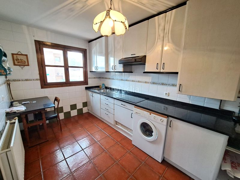 Foto f882acd8-0a7c-44f7-983f-dd7f1030f906. Casa aparellada amb calefacció aparcament a Labastida