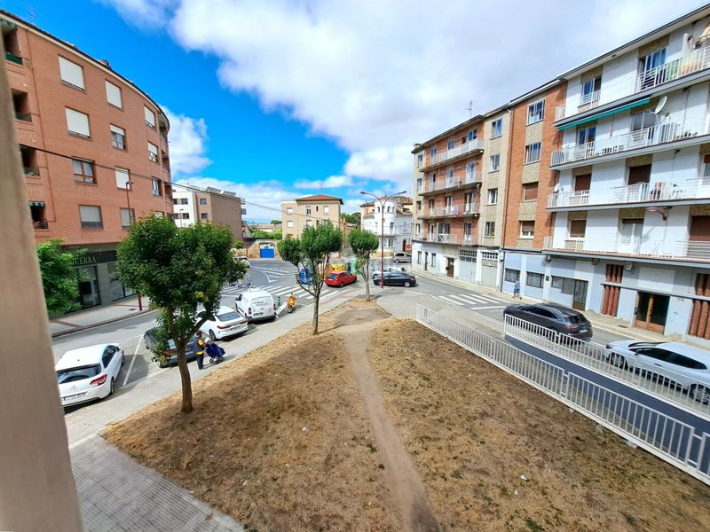 Foto a9e87200-fbab-49b1-b65f-39ba120c5f00. Pis amb calefacció aparcament a Haro