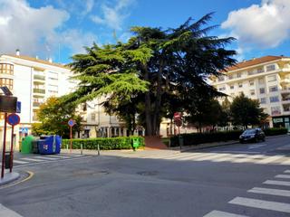 Aparcament cotxe a Parque pintores tubía y santamaría 1. En el edificio de eroski, en el parque de los pintores tubía y s