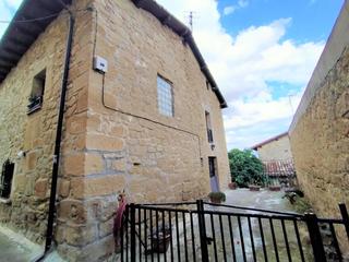 Casa a Sajazarra. Sajazarra. conjunto de 3 propiedades: casa con pequeño patio a s