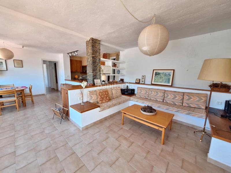 Foto bab7ca44-a123-4fb2-a610-97e5723ee15f. Chalet con camino in Port de la Selva (El)