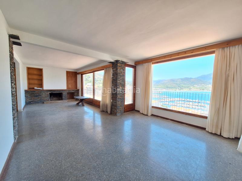 Foto e8151bde-0bc4-419e-93dc-b1f9c17370c2. Chalet con camino in Port de la Selva (El)