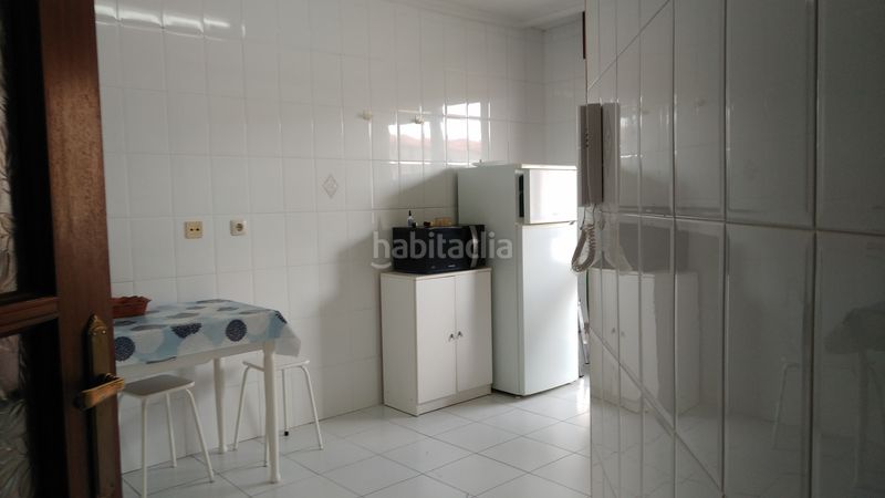 Foto bebb3388-0583-44ce-9965-fd3abc522351. Lloguer pis amb calefacció aparcament a Los Castros Santander