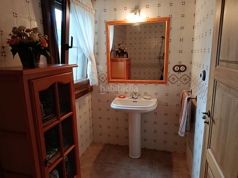 Foto 1b2a4f98-d180-4463-928e-228444ca256a. Casa amb xemeneia calefacció aparcament piscina a Santiurde de Toranzo