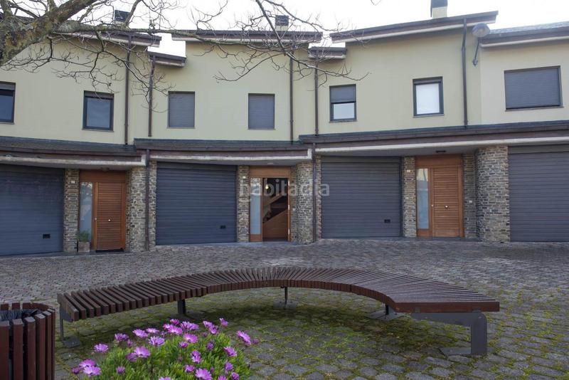 Foto 0c6a4fc4-5287-4861-8e45-0b51179a5119. Casa adossada amb calefacció aparcament piscina a Santander