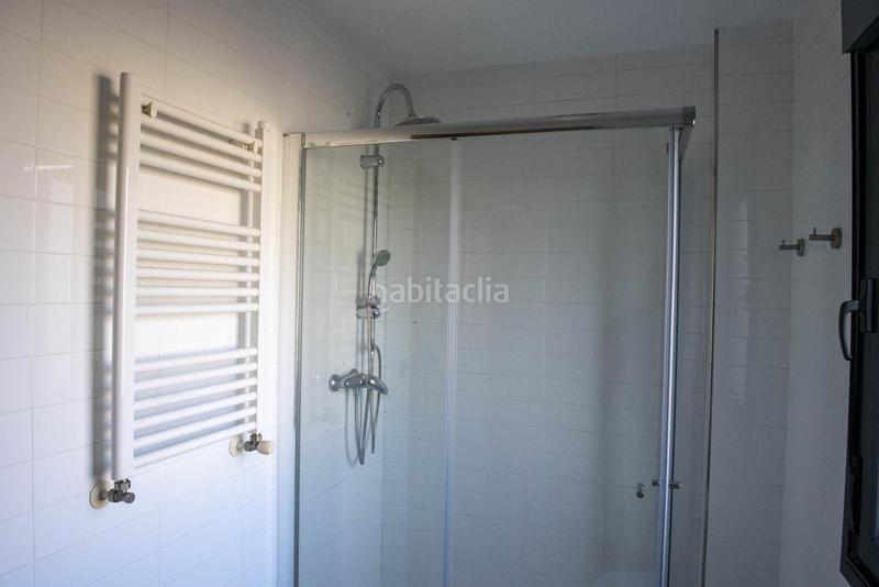 Foto 0e7e8d22-fa1c-4bc8-a0d4-4eb8294087bc. Casa adossada amb calefacció aparcament piscina a Santander