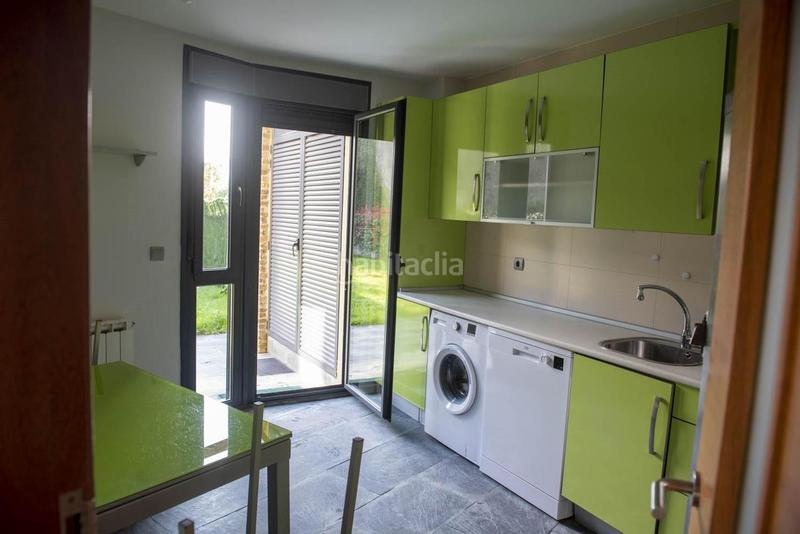 Foto 858dd2b6-debe-4852-8b77-9bf6bc169e66. Casa adossada amb calefacció aparcament piscina a Santander