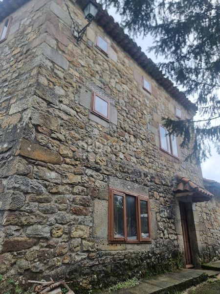 Foto f55e04be-c4a5-46a0-a6b1-0ef12a7169a1. Casa amb calefacció a Corvera de Toranzo