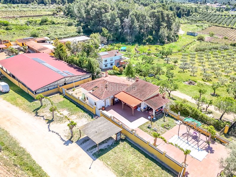 Foto fa095bc9-4b6c-48bd-a11f-6fe99f9b32a7. Finca rústica a Bonastre