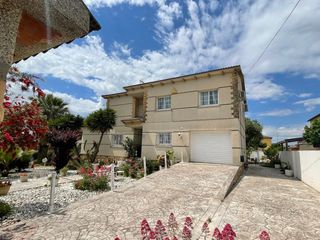 Rent Chalet in Sant Jaume dels Domenys. Alquiler temporal de noviembre 2026 a abril de 2027