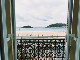 Pis a Miraconcha. Un capricho de vivienda con vistas a la bahía de la concha.