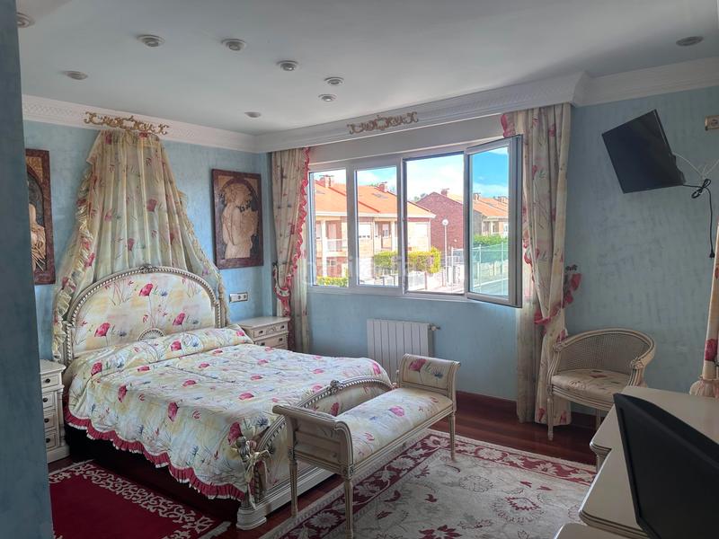 Foto 4b854e56-baed-4ef7-94a0-f8153d8be200. Chalet avec chauffage piscine dans Sancibrián Santa Cruz de Bezana