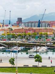 Pis a Castilla - Hermida. Vivienda para reformar con vistas al puerto.