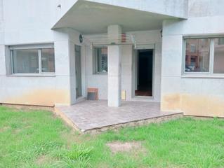 Rez-de-chaussée à Santa María de Cayón. Bajo con 115 m2 de jardin
