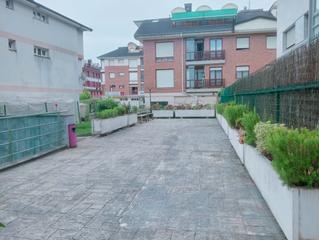 Planta baja en Santa María de Cayón. Estupendo bajo con jardin, garaje y trastero