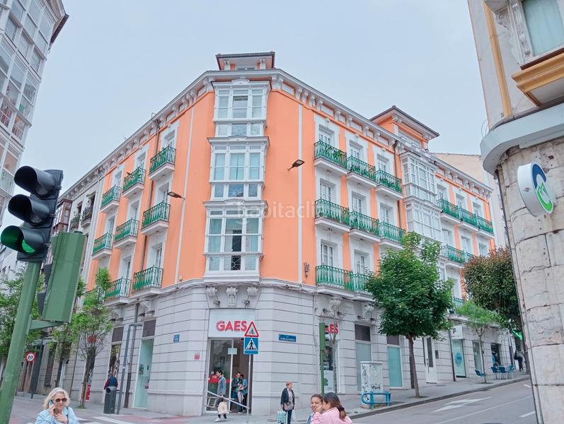Foto 78941868-45f5-4e45-8d05-9bfd4ccb763a. Piso  a reformar en edificio señorial en Numancia - San Fernando Santander