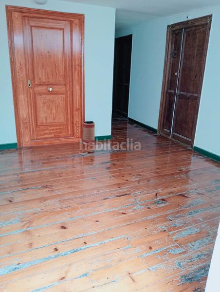 Foto dc66d7ef-9c70-42f3-9753-407e46cbef84. Piso  a reformar en edificio señorial en Numancia - San Fernando Santander