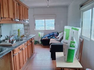 Mas�a en Barrio la iglesia 16a. Casa individual en 1 planta  on terreno para reformar