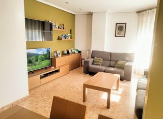 Flat in Llombai. Luminoso piso en zona llombai con garaje, 3 habitaciones y excel