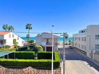 Pis en Moncfar Playa. Disfruta de la brisa del mar desde tu terraza en este apartament