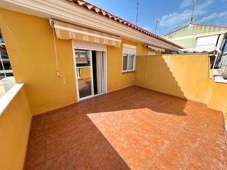 Casa adossada  Calle calle sastre. En venta adosado de 4 dormitorios, terrazas y garaje junto a la