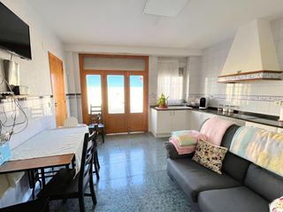 Casa a Moncófar Playa. Amplia vivienda con terraza junto al mar