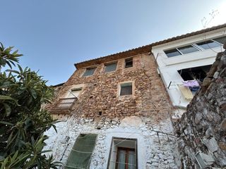 Casa en Artana. Amplia casa de pueblo con patio y vistas a la sierra de espad�n
