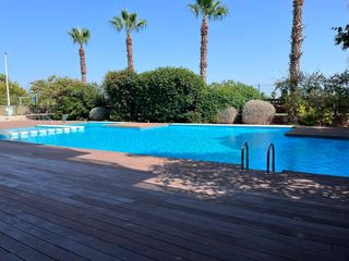 Apartamento en Moncófar Playa. Vive frente al mediterráneo terraza, piscina y bienestar en el g