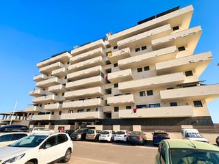 Apartament  Calle lugo. Apartamento de 2 habitaciones con terraza, piscina, pádel, parki