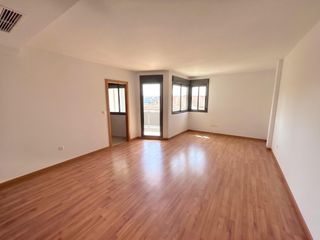Flat  Calle castello. Vivienda de 2 habitaciones con garaje, trastero y piscina