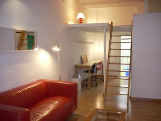 Studio in Raval. Piso en venta en carrer cera, para entrar a vivir, es una primer