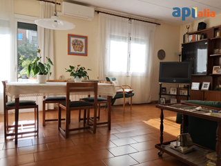 Pis  Gran via de les corts catalanes. Piso en venta4 hab. 1 bañoascensorgran via corts catalanes