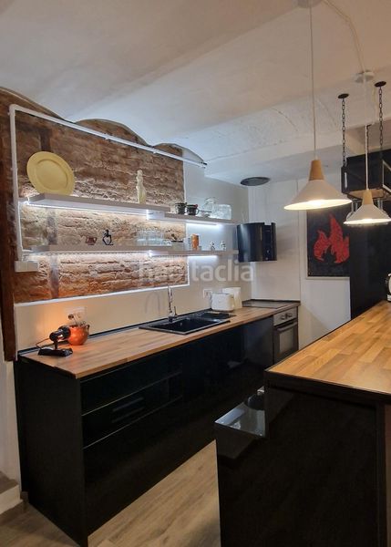 Foto 796ea72c-9e4a-4cab-b6e5-f0e833e35287. Edificio in Raval Barcelona