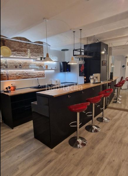 Foto 720adbc2-98e5-4447-97f5-6c64956f8493. Edifici a Raval Barcelona