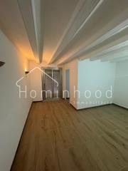 Rent Business premise in Raval. Fantástico local de doble altura con múltiples accesos  ideal pa