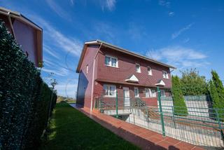 Casa adossada a Marina de Cudeyo. Casa pareada en pontejos con vistas a la bahía de santander .