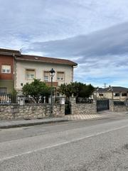 Chalet en Muriedas. Chalet pareado en muriedas