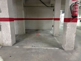 Lloguer Aparcament cotxe a Astillero (El). Alquiler de plaza de garaje en calle industria  el astillero