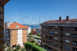 Pis a Valdenoja. Espectacular piso en buen estado con vistas al mar en la pereda