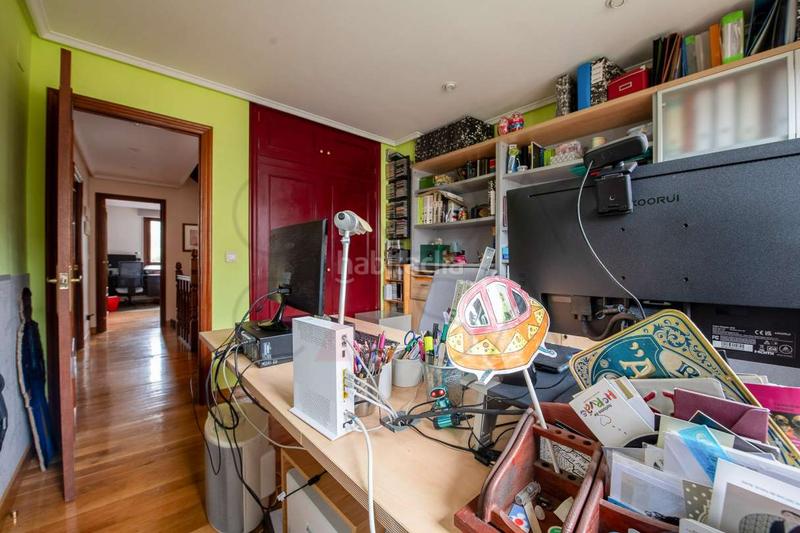 Foto 5c3c74ee-ccd5-4e5d-bdd0-a6055b8d35c1. Casa adosada chalet en astillero en Astillero (El)