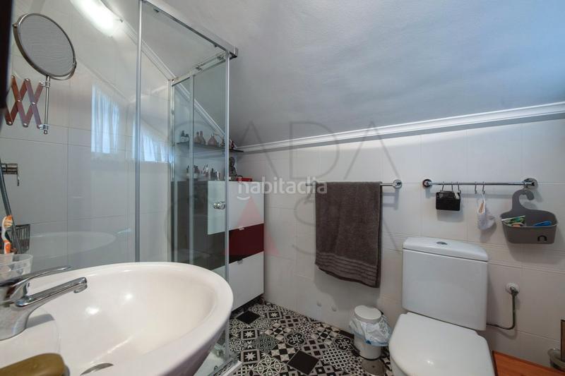 Foto 725ec26a-bd68-487a-a5ea-9b8a794f9c2e. Casa adosada chalet en astillero en Astillero (El)